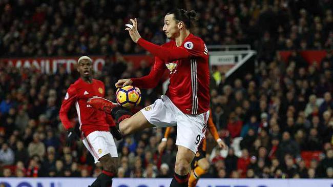 目前的伊布效力于<a href=/zuqiuzhongguo/acmilan/ target=_blank class=infotextkey>AC米兰</a>，仍然是队内顶级前锋